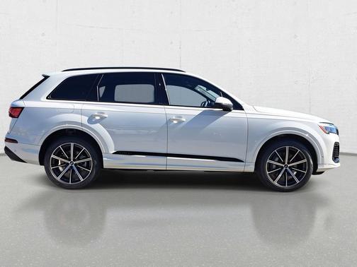2026 Audi Q7 45 Premium Plus