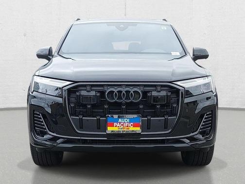 Mythos Black Metallic 2025 Audi Q7 55 Premium Plus