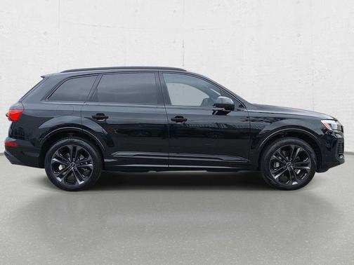 Mythos Black Metallic 2025 Audi Q7 55 Premium Plus