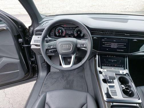 Mythos Black Metallic 2025 Audi Q7 55 Premium Plus
