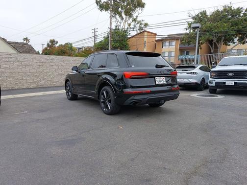 Mythos Black Metallic 2025 Audi Q7 55 Premium Plus