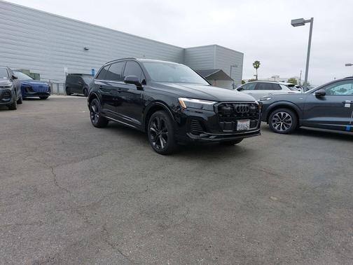 Mythos Black Metallic 2025 Audi Q7 55 Premium Plus
