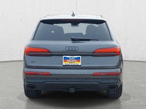 Samurai Gray Metallic 2026 Audi Q7 45 Premium Plus