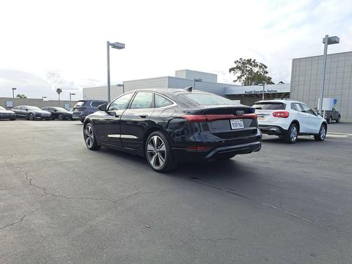 Mythos Black Metallic 2025 Audi A6 e-tron Premium Plus