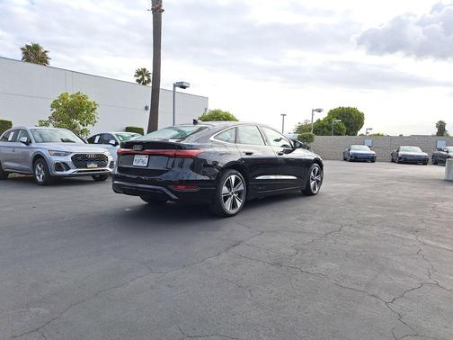 Mythos Black Metallic 2025 Audi A6 e-tron Premium Plus