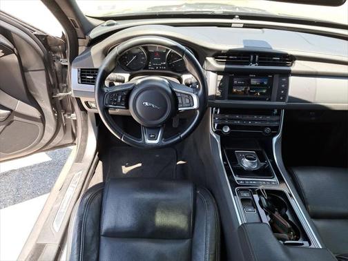 2016 Jaguar XF 35t R-Sport