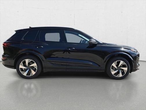 2025 Audi Q6 e-tron Premium Plus quattro