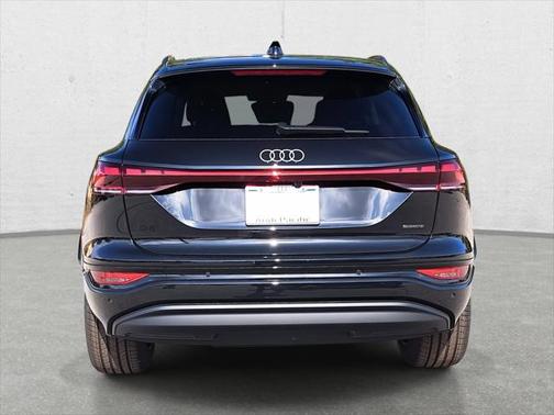 2025 Audi Q6 e-tron Premium quattro