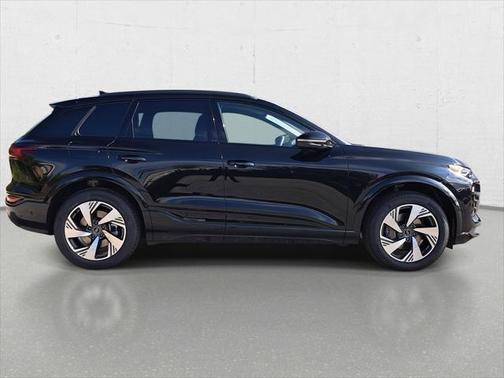 2025 Audi Q6 e-tron Premium quattro