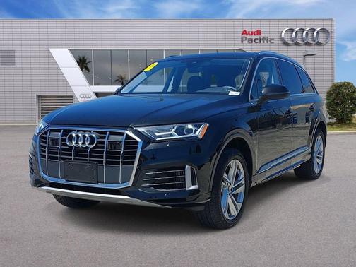 Mythos Black Metallic 2023 Audi Q7 55 Premium Plus