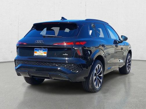 Mythos Black Metallic 2026 Audi Q3 TFSI quattro S tronic