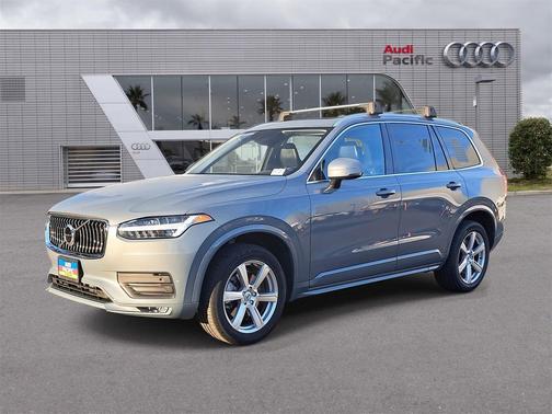 2022 Volvo XC90 T5 Momentum