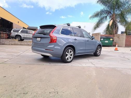 2022 Volvo XC90 T5 Momentum