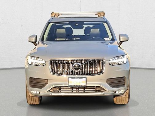 2022 Volvo XC90 T5 Momentum