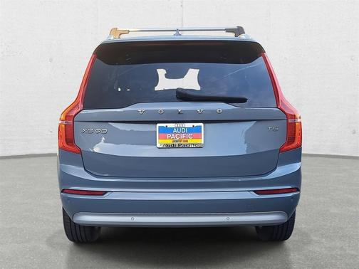 2022 Volvo XC90 T5 Momentum