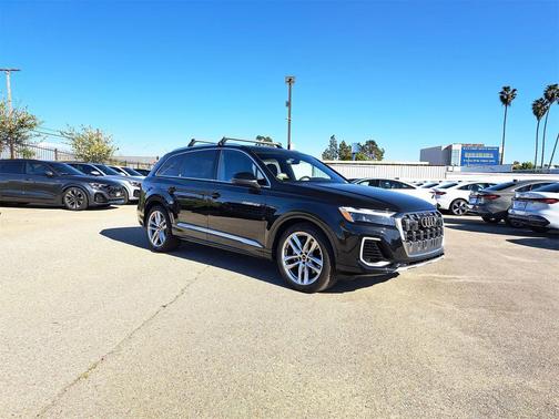 2025 Audi Q7 55 Premium Plus