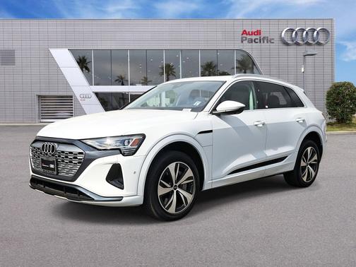 2024 Audi Q8 e-tron Premium Plus