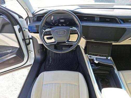2024 Audi Q8 e-tron Premium Plus