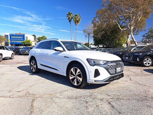 2024 Audi Q8 e-tron Premium Plus