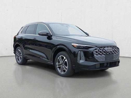 Mythos Black Metallic 2026 Audi Q5 Premium Plus TFSI quattro S tronic