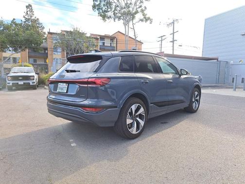 2025 Audi Q6 e-tron Premium Plus quattro