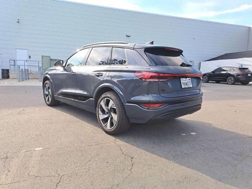 2025 Audi Q6 e-tron Premium Plus quattro