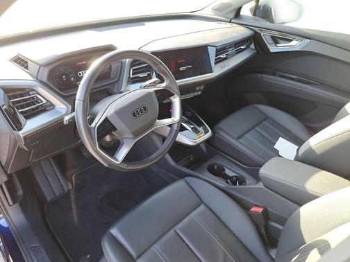 Navarra Blue Metallic 2023 Audi Q4 e-tron Premium Plus 40 RWD