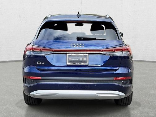Navarra Blue Metallic 2023 Audi Q4 e-tron Premium Plus 40 RWD