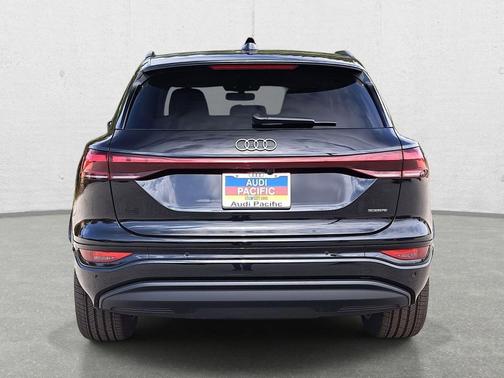 2025 Audi Q6 e-tron Premium Plus quattro