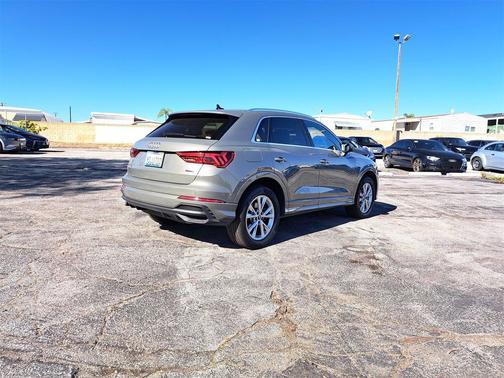 2023 Audi Q3 Premium 45 TFSI S line quattro Tiptronic