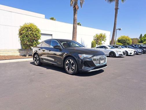 Mythos Black Metallic 2023 Audi e-tron Sportback S line Premium Plus