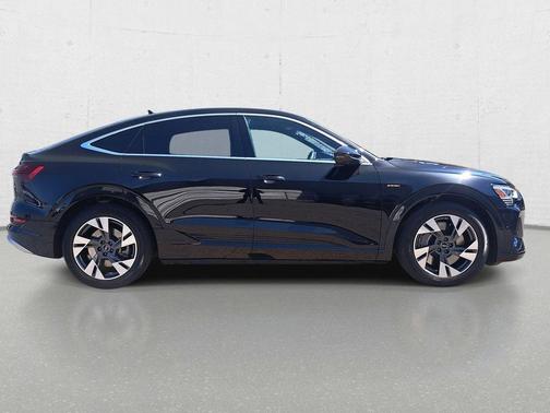 Mythos Black Metallic 2023 Audi e-tron Sportback S line Premium Plus