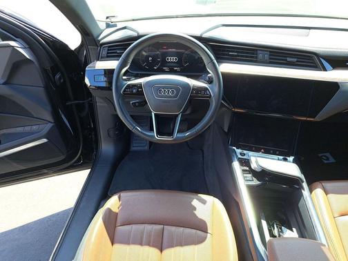 Mythos Black Metallic 2023 Audi e-tron Sportback S line Premium Plus