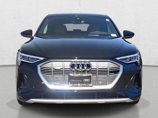 Mythos Black Metallic 2023 Audi e-tron Sportback S line Premium Plus