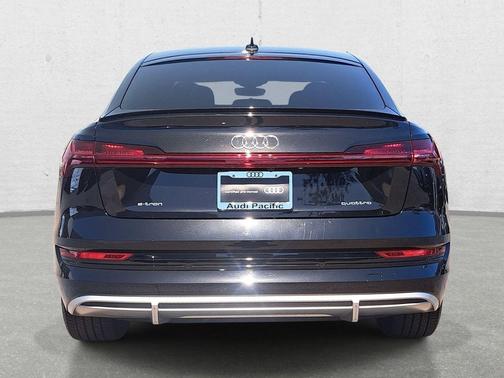 Mythos Black Metallic 2023 Audi e-tron Sportback S line Premium Plus