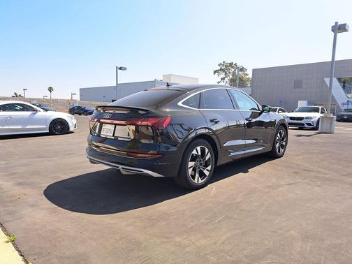 Mythos Black Metallic 2023 Audi e-tron Sportback S line Premium Plus