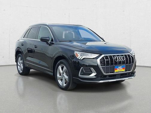 Mythos Black Metallic 2019 Audi Q3 2.0T Premium Plus