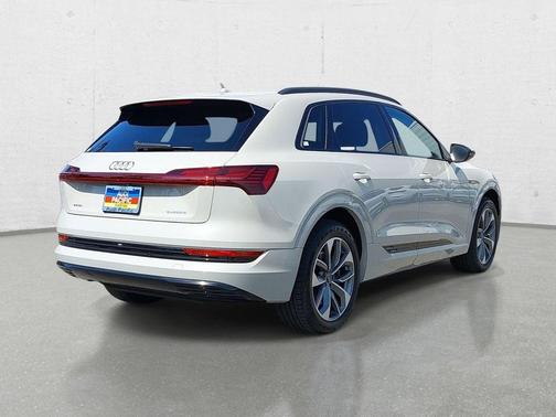 Siam Beige Metallic 2021 Audi e-tron Premium Plus