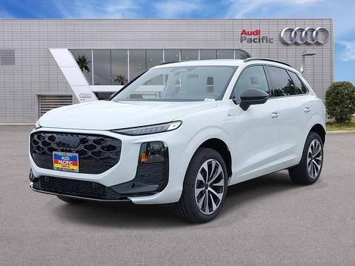 Glacier White Metallic 2026 Audi Q3 TFSI quattro S tronic