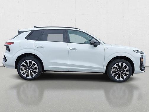 Glacier White Metallic 2026 Audi Q3 TFSI quattro S tronic
