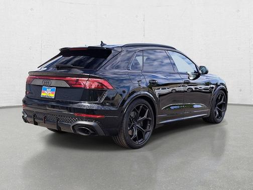 Mythos Black Metallic 2026 Audi RS Q8 4.0T
