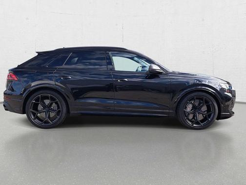 Mythos Black Metallic 2026 Audi RS Q8 4.0T