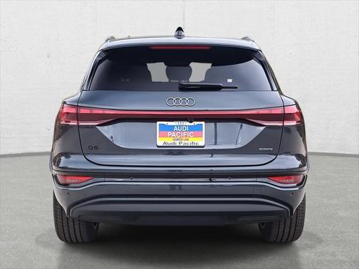2025 Audi Q6 e-tron Premium Plus quattro