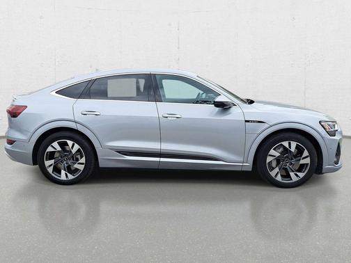 Florett Silver Metallic 2023 Audi e-tron Sportback S line Premium Plus