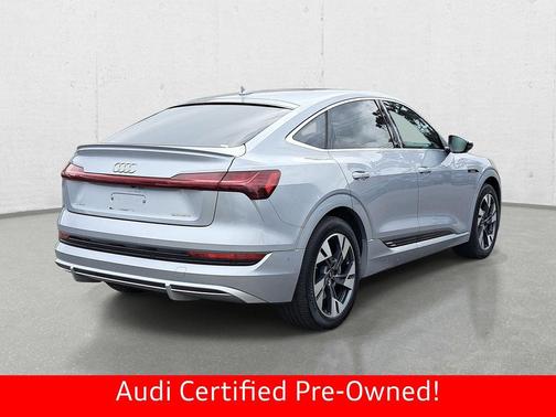 Florett Silver Metallic 2023 Audi e-tron Sportback S line Premium Plus