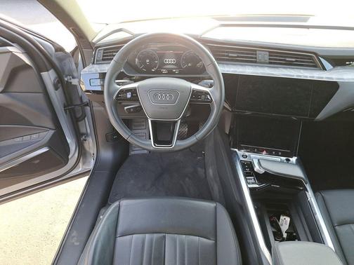Florett Silver Metallic 2023 Audi e-tron Sportback S line Premium Plus