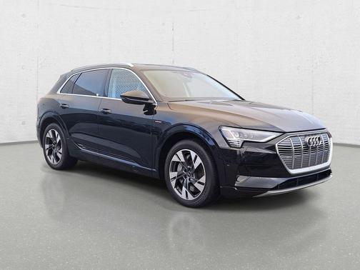 Mythos Black Metallic 2023 Audi e-tron Premium Plus quattro