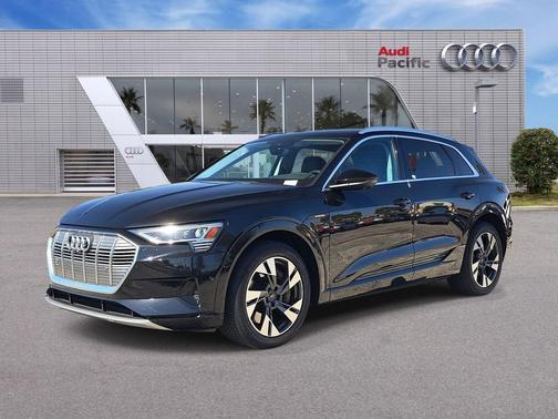 Mythos Black Metallic 2023 Audi e-tron Premium Plus quattro