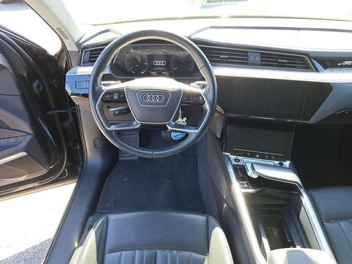 Mythos Black Metallic 2023 Audi e-tron Premium Plus quattro