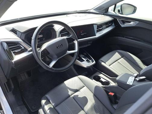 Glacier White Metallic 2023 Audi Q4 e-tron Premium Plus 40 RWD